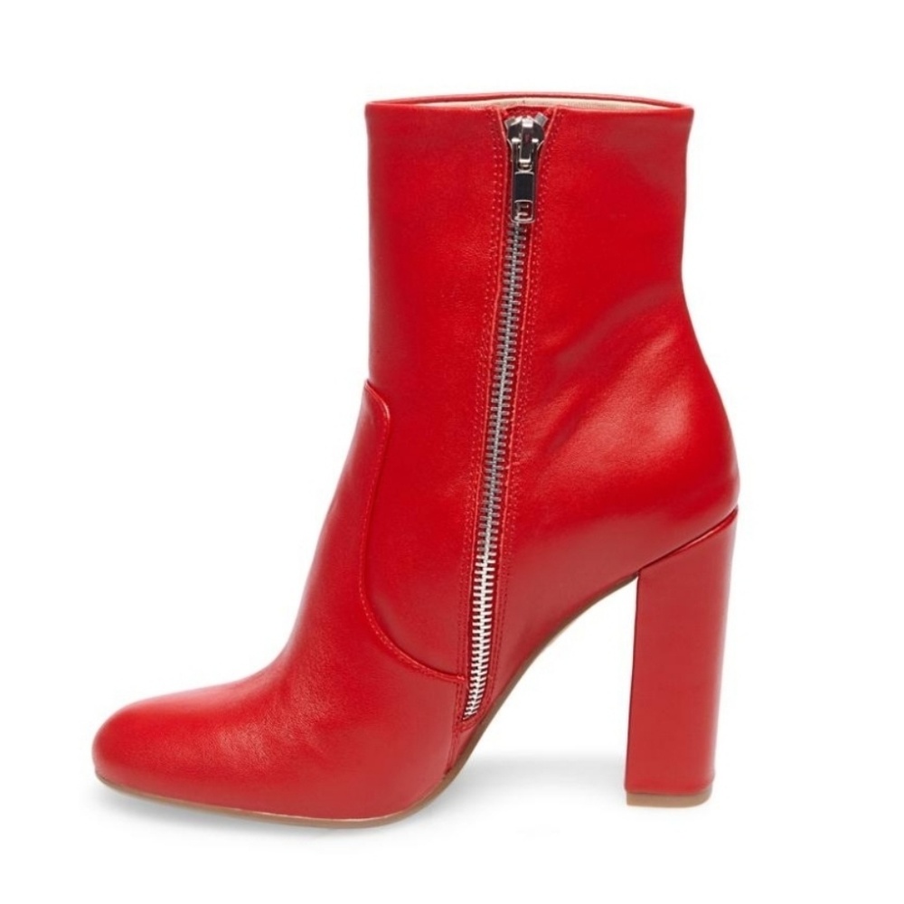 Sexy Chic Steve Madden Booties - Picture 5 of 8